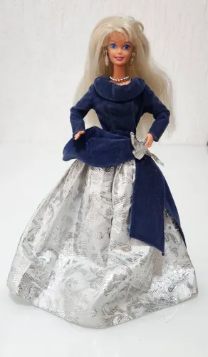 Boneca Barbie Winter Velvet 1995 - Edição Especial Avon Colecionador