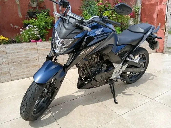 Vendo cb 300f 2025