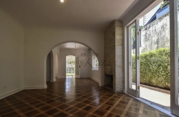 Casa Sobrado - Jardim Europa - 4 Dormitórios - 250m².