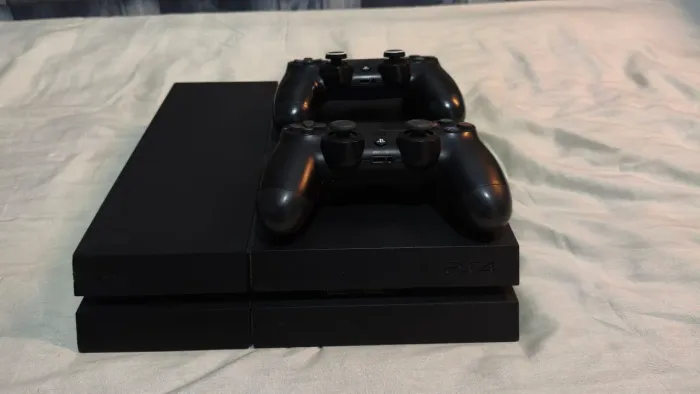 Ps4 fat 500gb com 5 jogos