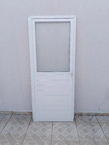 Porta alumínio usada