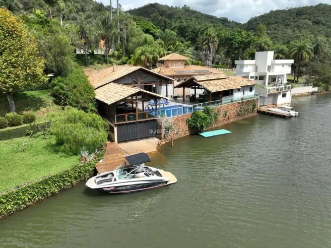 CASA À VENDA EM ITAÚNA COM MARINA NA BARRAGEM BENFICA 1087 M²