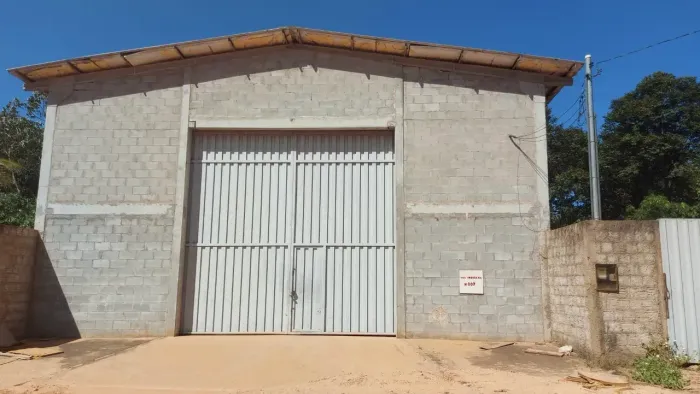 BARRACÃO / GALPÃO / ARMAZÉM / PONTO COMERCIAL REGIÃO COXIPÓ E JD GRAMADO, 240 m², BEM AMPL