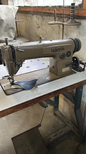 Máquina de costura industrial