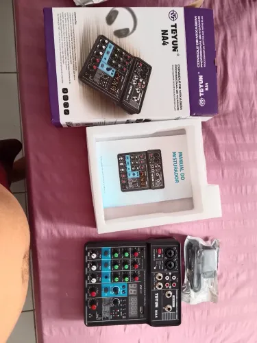 Mesa de som 4 canais nova