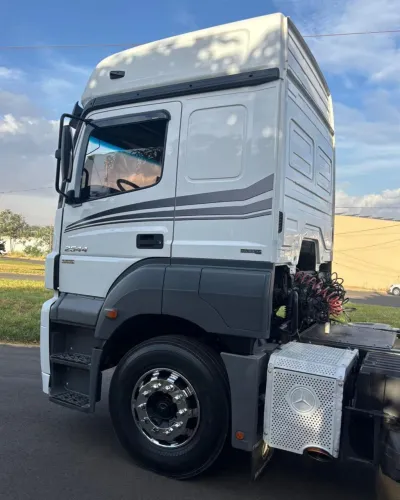 Mercedes 2544 revisado, trabalhando