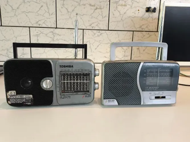 Lote 2 Rádios Portáteis Toshiba (TR-446 e 4 Bandas) ? No Estado