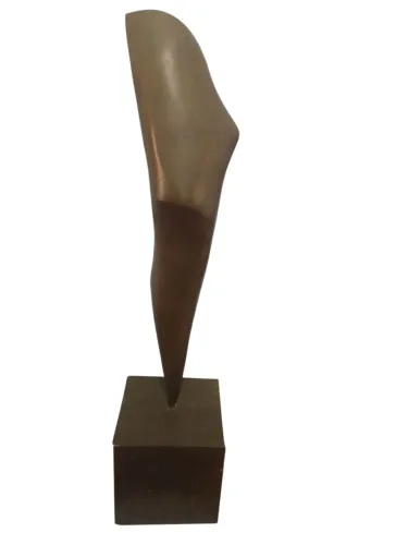 Escultura modernista em bronze, formalmente idêntica a obra atribuída a Agostinelli 44 cm