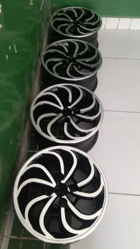 Rodas aro 14 novas para vender logo (entra em contato com o número que está abaixo)