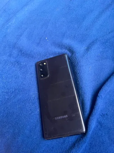 Celular à venda