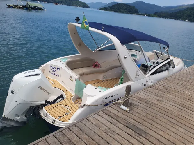 Lancha coral 24 pés com motor 225hp 2023
