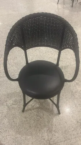 Cadeira em Fibra Sintética Preta