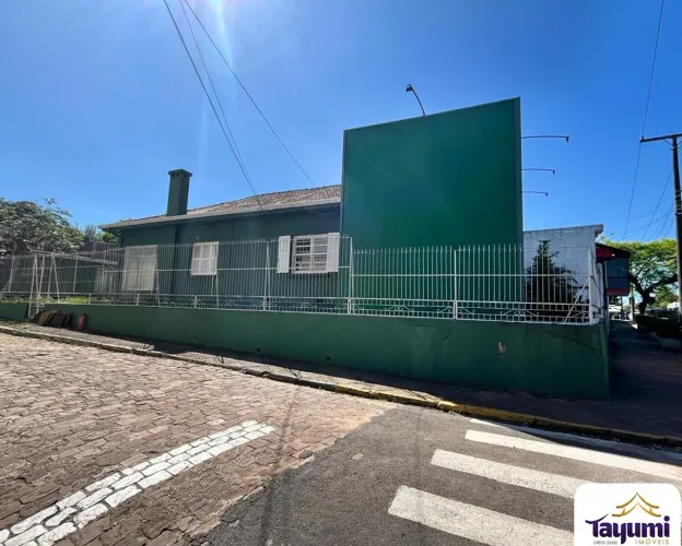 Ótima CASA COMERCIAL/RESIDENCIAL de esquina com 204 m² de área construída localizada no ba