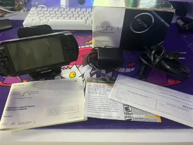 PSP 3000 completo na caixa + memória 8GB (leia descrição)