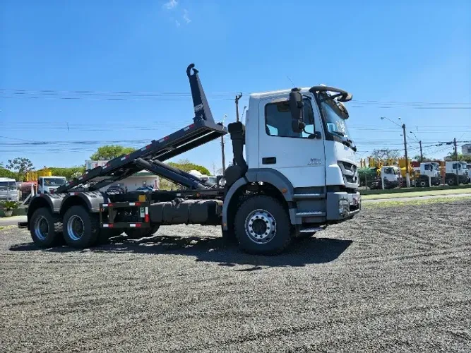 MB AXOR 3131 6X4 COMPLETO 2020 ROLL-ON OFF NOVO SEM USO
