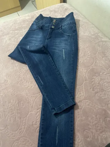 calça jeans tamanho 40 mas veste 38