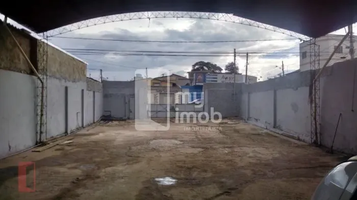 Galpão 300m² no Setor Central de Anápolis Ideal para Comércio ou Logística