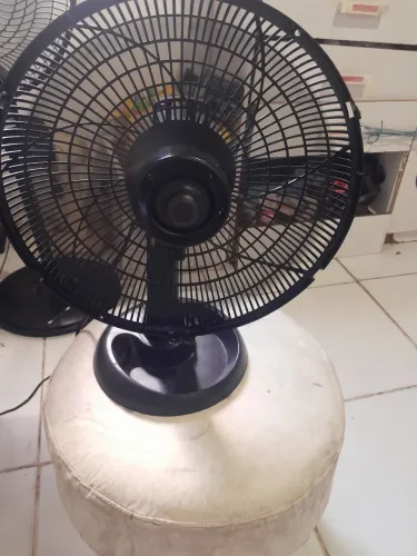 Vendo ventilador de marca ventisol pegando perfeitamente preço negociável