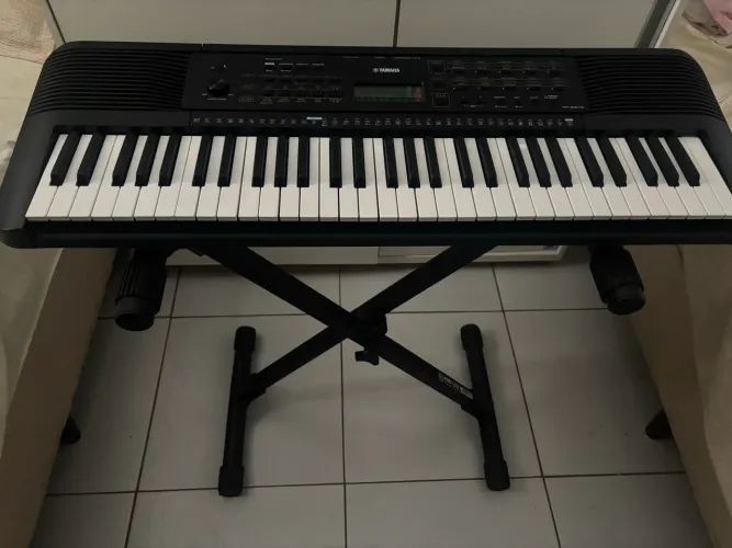 Teclado Yamaha PSR-E273 