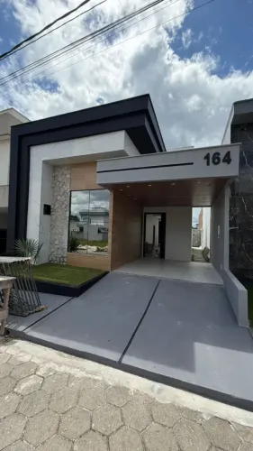 Linda casa no Condomínio Porto Marina Residence, 3 Suítes, Piscina com Cascata