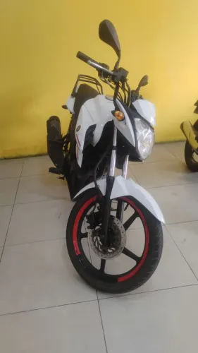 Yamaha Fazer 2018 com três meses de garantia