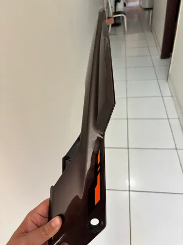 Vendo um guidão, para lama dianteiro é carenagem do lada direito da xtz lander 250