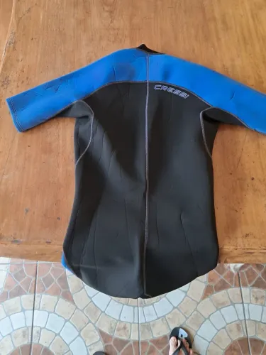 Roupa de borracha cressi lido usada