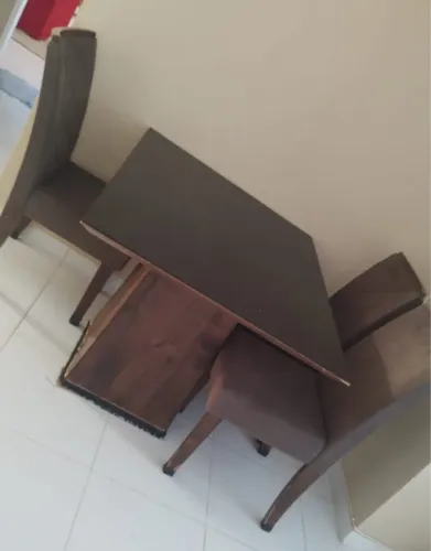 Mesa com cadeira