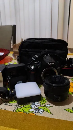 Câmera fotográfica NIKON D500+ lente 50mm carregador e flash