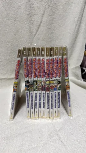 Naruto gold: Praticamente novos, volumes do 1 ao 10, 14 com todos os brindes.