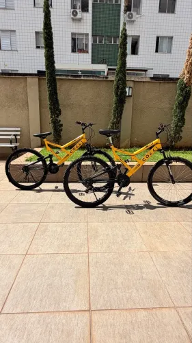 Duas Bikes Aro 26 de 21 marchas suspensão dupla
