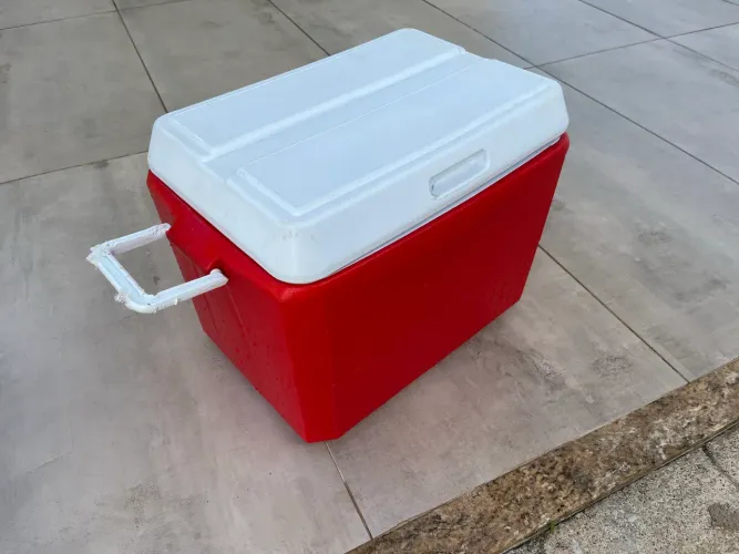 Caixa Térmica Grande Vermelha com Alça (Ideal para Churrasco, Praia e Pesca)