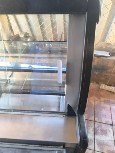 Balcão expositor refrigerado funcionando perfeitamente em boas condições medidas 1x1.5 mar