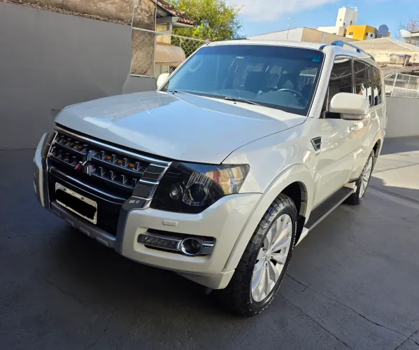 Mitsubishi Pajero HPE Full 3.2 4X4 T.i.dies. 5P AUT 2017