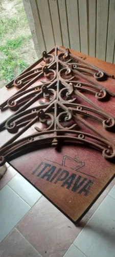 Vendo 4 suporte mão francesa de ferro fundido