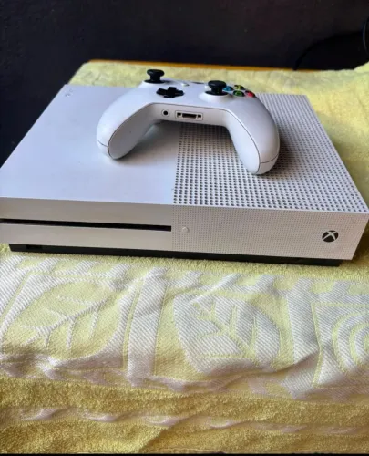 Vendo X box obe S modelo 2017 1 tera