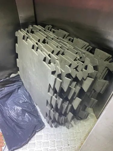 Vendo 19 placas de borracha (pequena)