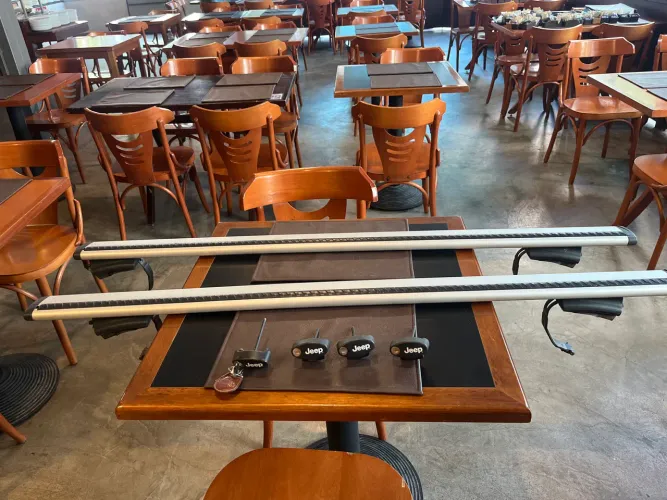 Barras Rak de teto para Jeep Renegade 