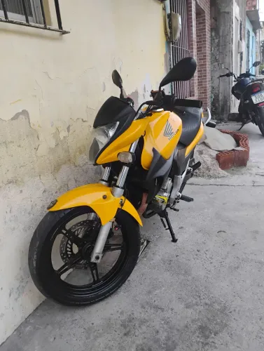 CB 300 /VENDO OU TROCO EM MOTO ALTA