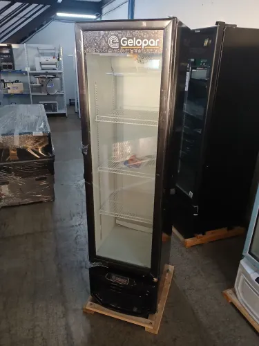 Expositor de Bebidas Vertical GPTU-230 Preto - Gelopar