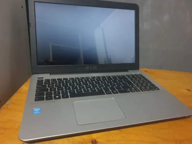 Notebook Gamer com defeito barato com i5 5200u e Geforce 930m
