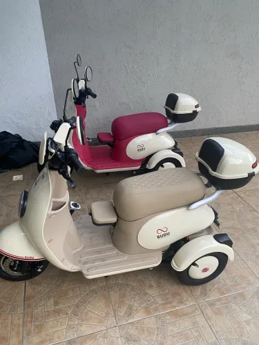 Triciclo elétrico novinho!!