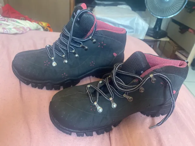 Bota de Trilha Gonew Feminina