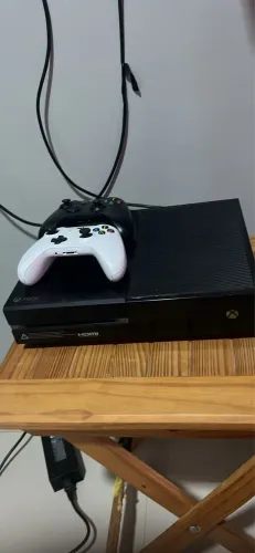 Xbox one fat + 2 controles ( one fat e one s)