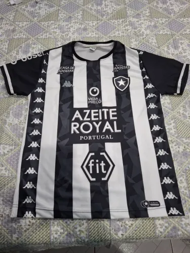 Vendo uma camisa do Botafogo e bonés 