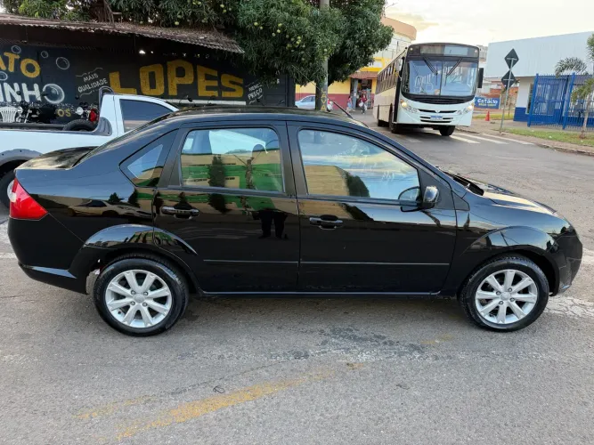 Ford Fiesta Sed. 1.6 8V Flex 4P 2008