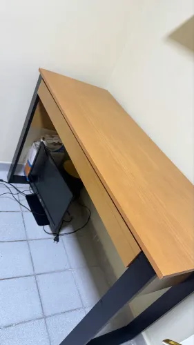 ESCRIVANINHA COM UM MÊS DE USO