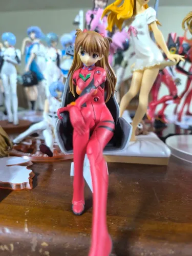 2 figures (reservado)