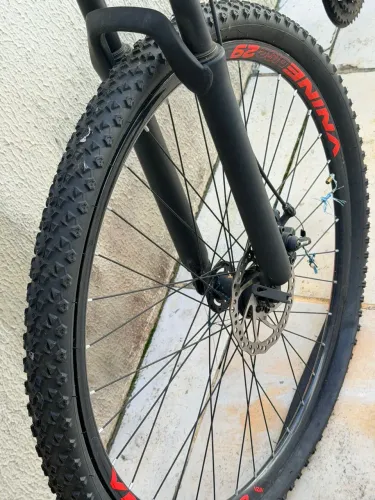 Bicicleta aro 29 semi nova 