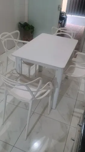 Mesa retangular com 4 cadeiras 